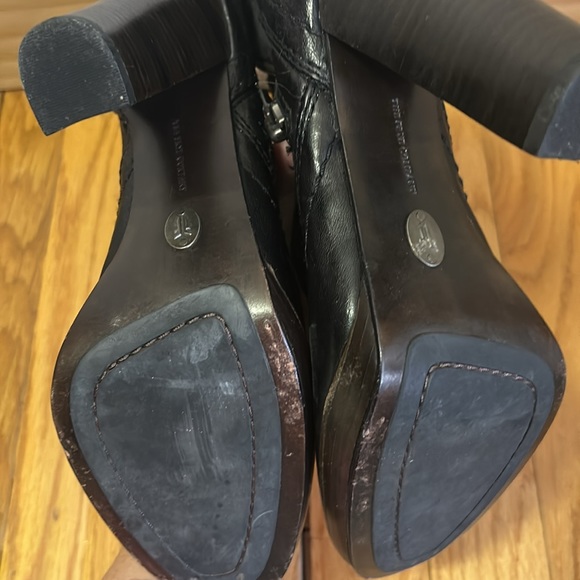 Frye Co. Donna snap short boots. - Picture 4 of 4